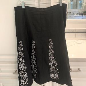 Loft Linen skirt Size 10 embroidered
